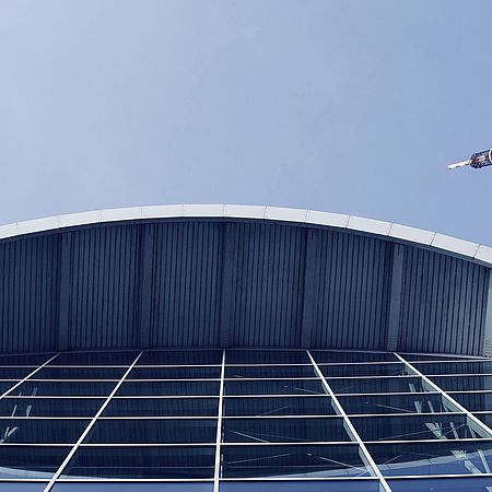 Hamburg Messe: View from below to the façade roof