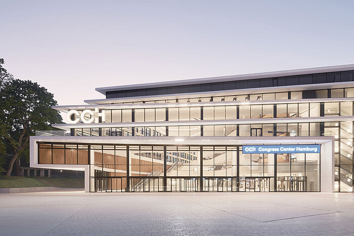 CCH – Congress Center Hamburg facade and forecourt CCH facade and forecourt